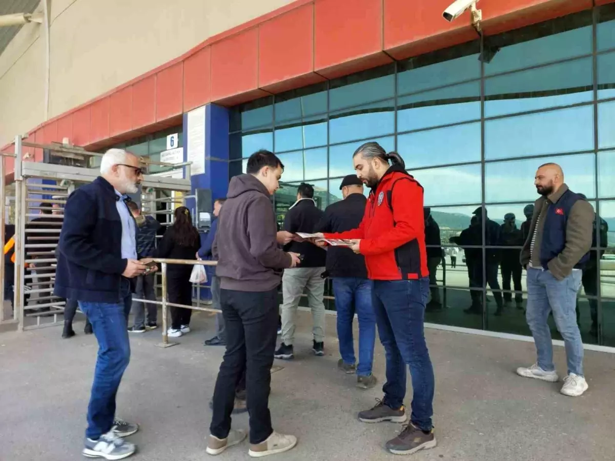 Mersin Polisi Gençlere Terörle Mücadele Konferansları Düzenliyor