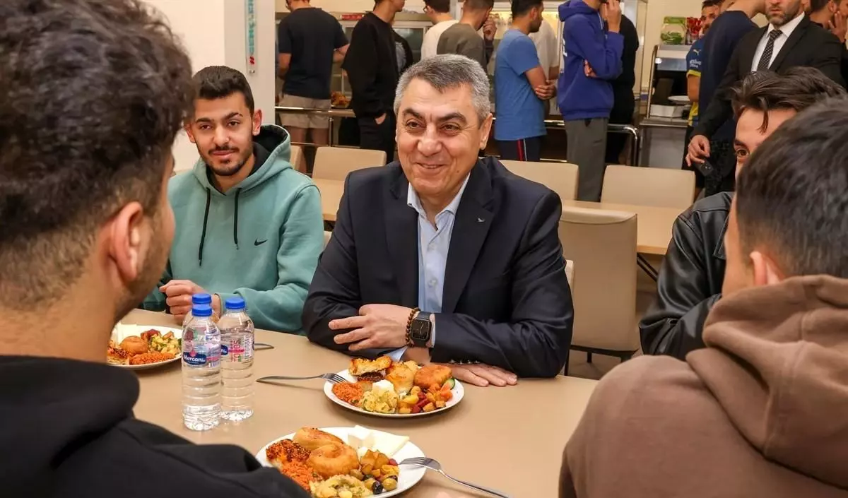 Mersin Valisi Toros, Öğrencilerle Kahvaltıda Buluştu