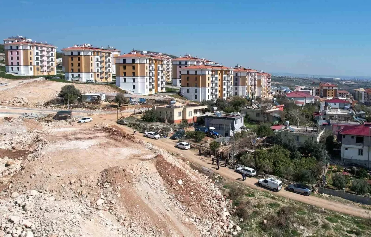 Mersin’de Hafriyat Kamyonunun Molozları Altında Kalan 81 Yaşındaki Kadın Yaşam Mücadelesi Veriyor