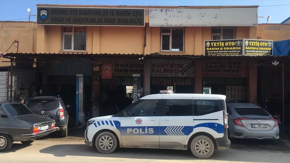 Mersin’de Kamyonun Açılan Kapağı 3 Çocuğa Çarptı