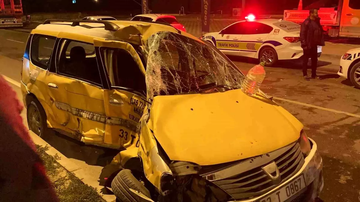 Mersin’de Tırın Çarptığı Ticari Taksi Sürücüsü Yaralandı