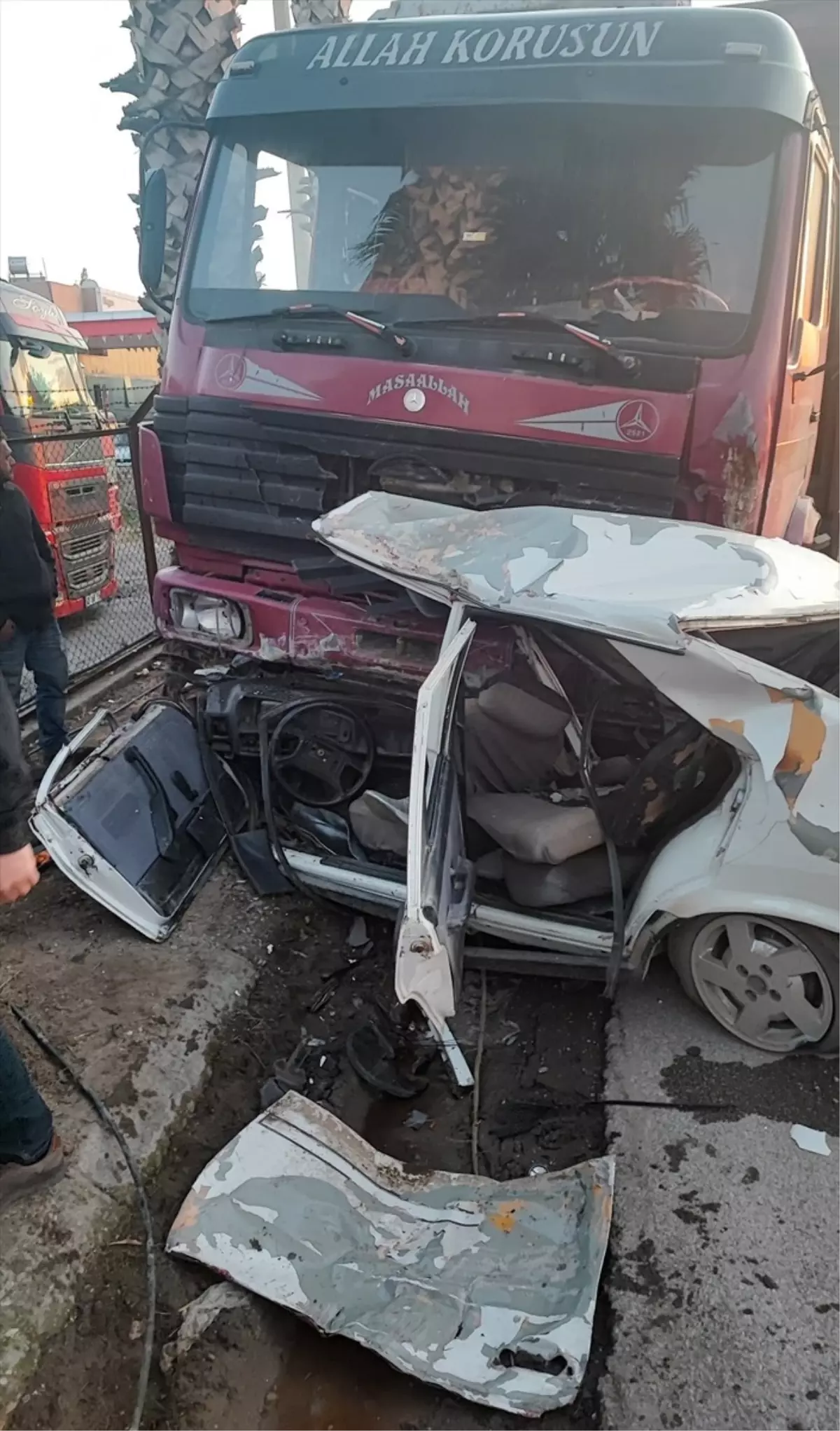 Tarsus’ta Trafik Kazası: Otomobil Sürücüsü Hayatını Kaybetti