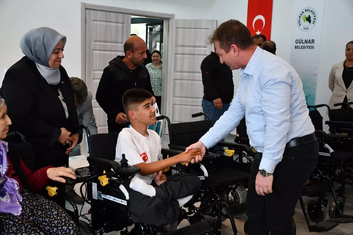 Gülnar’da Engelli Bireylere Akülü Tekerlekli Sandalyeler Dağıtıldı