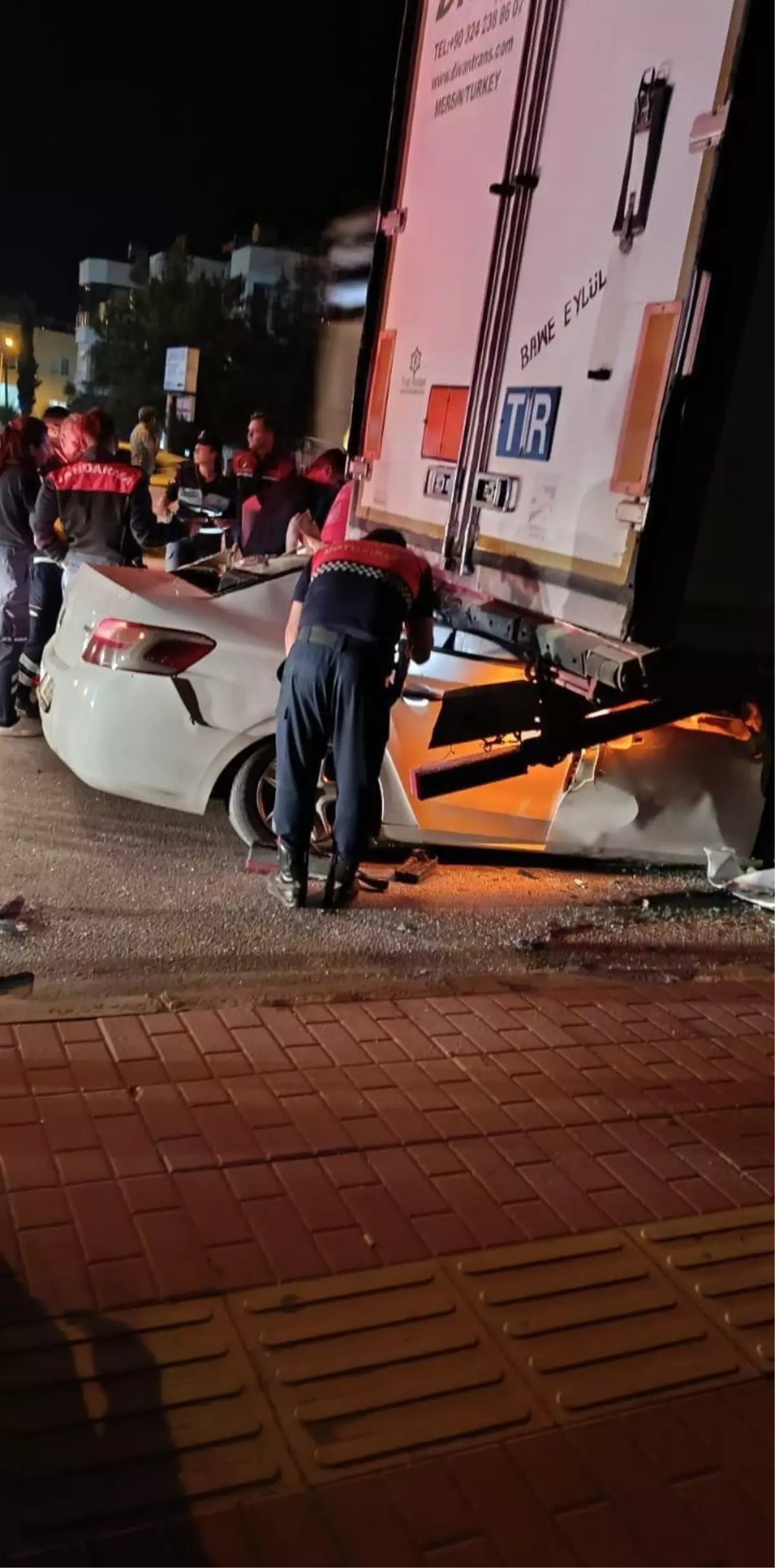 Silifke’de TIR’a Çarpan Otomobilde İki Kişi Hayatını Kaybetti